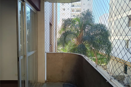 Apartamento à venda com 3 quartos, sendo 1 suíte, em Moema, São Paulo, SP