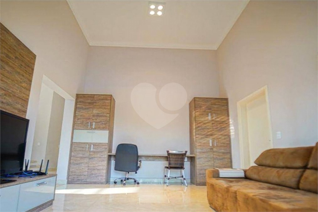 Casa à venda com 4 quartos, sendo 2 suítes, no condomínio Residencial Jardim Primavera, Louveira - SP