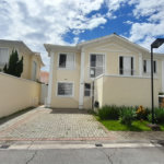 Casa à venda com 3 quartos, sendo 1 suíte, no condomínio Residencial Jardins, São Bernardo do Campo - SP