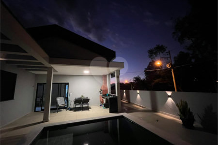 Casa à venda com 3 quartos, sendo 1 suíte, no condomínio Jardim Laguna, Indaiatuba - SP