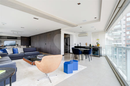 Apartamento à venda com 3 suítes em Campo Belo, São Paulo, SP
