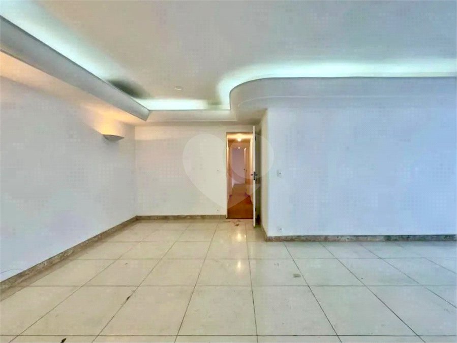 Apartamento à venda com 3 quartos, sendo 1 suíte,  em Leblon, Rio de Janeiro, RJ