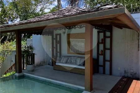 Casa à venda com 4 quartos, sendo 3 suítes, em Campinho, Porto Seguro, BA