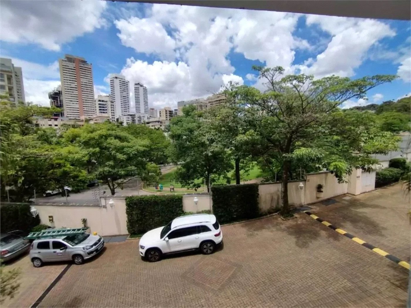 Casa à venda ou para alugar com 4 suítes no condomínio Solares Vila Europa, São Paulo - SP