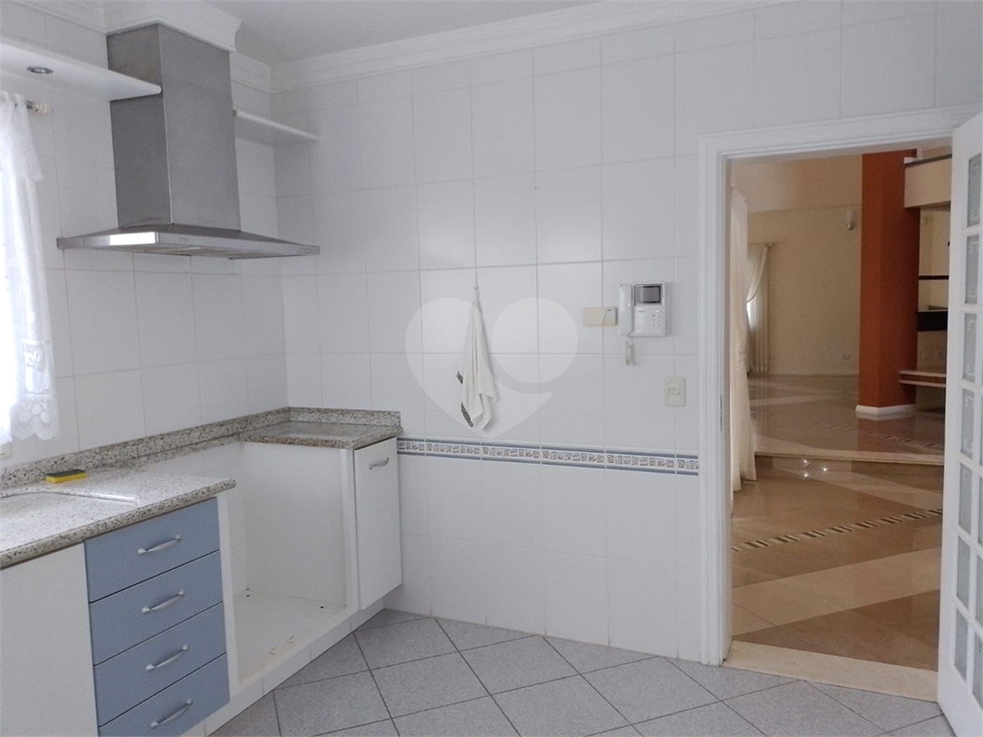 Casa à venda com 4 quartos, sendo 2 suítes,  em Vila Santista, Atibaia, SP