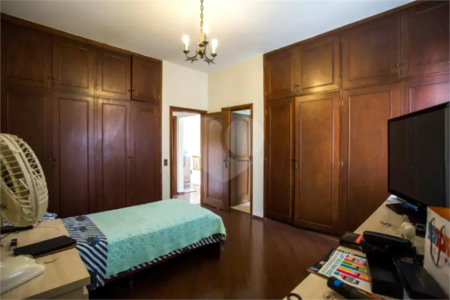 Casa à venda com 3 suítes no condomínio Praça Coronel Fernandes de Lima,47, São Paulo - SP