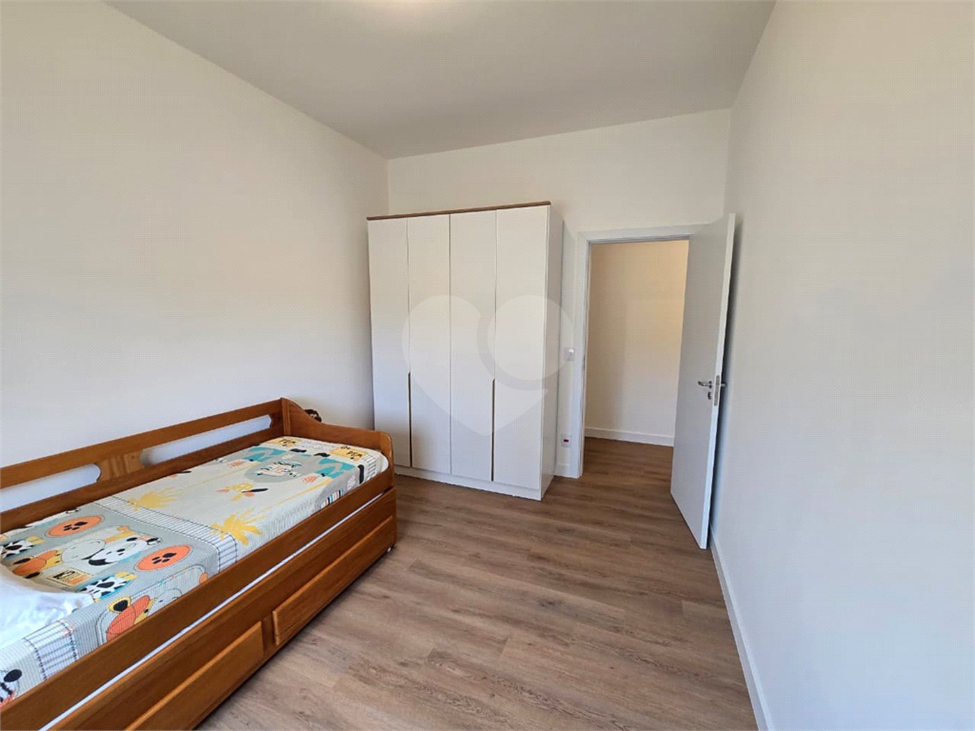 Casa à venda com 3 quartos, sendo 1 suíte,  no condomínio Golden Ville, Itapetininga - SP