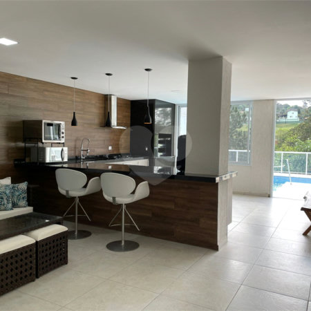 Casa à venda com 4 suítes em Suru, Santana de Parnaíba, SP