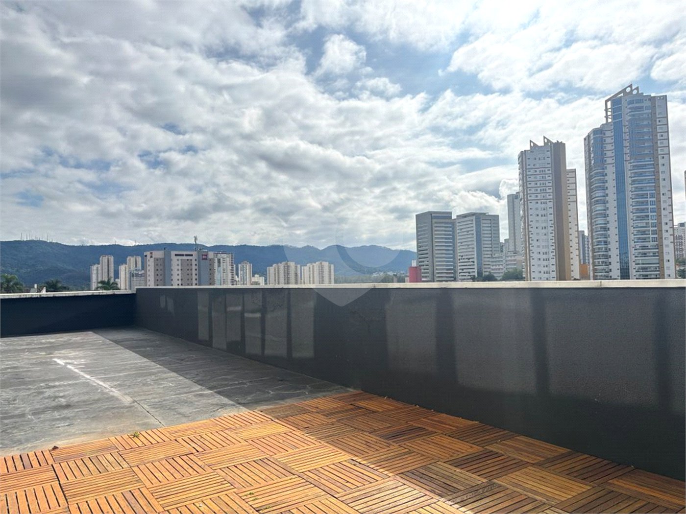 Sala à venda em Parque Monte Líbano, Mogi das Cruzes, SP