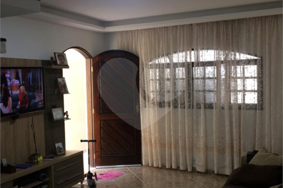 Casa à venda com 3 quartos, sendo 1 suíte, em Jardim Adriana, Guarulhos, SP