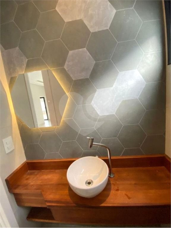 Casa à venda com 3 quartos, sendo 1 suíte, no condomínio Lagos D´icaraí, Salto - SP