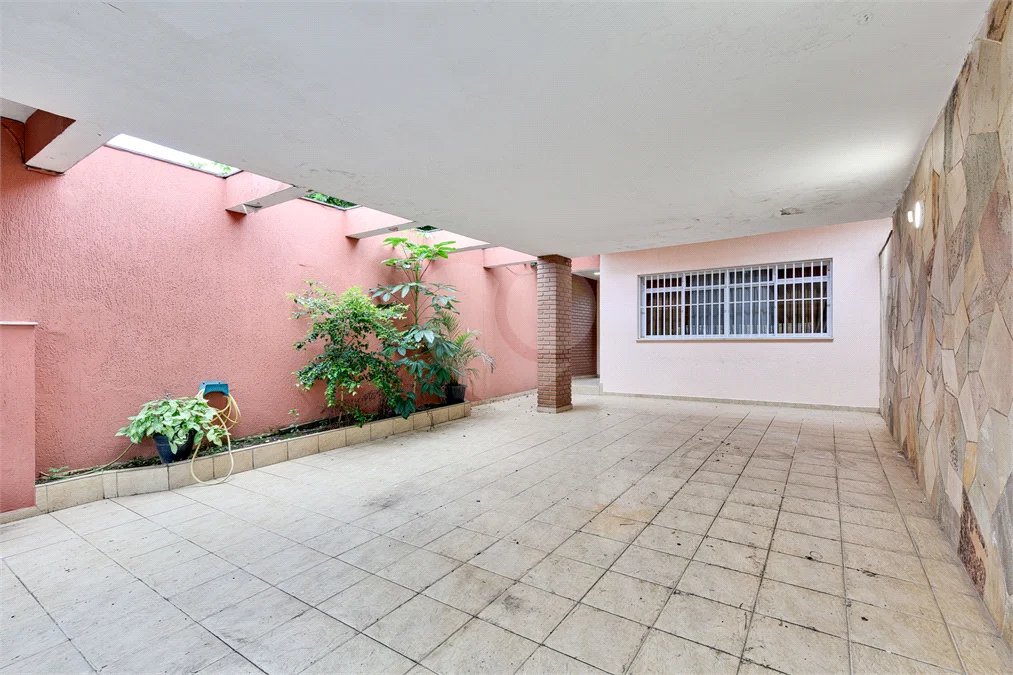 Sobrado à venda com 4 quartos, sendo 1 suíte, em Interlagos, São Paulo, SP