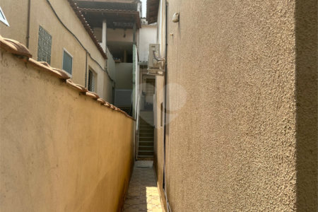 Sobrado à venda com 6 quartos, sendo 1 suíte,  em Vila do Encontro, São Paulo, SP