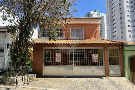 Sobrado à venda com 4 quartos, sendo 1 suíte, em Vila Gilda, Santo André, SP