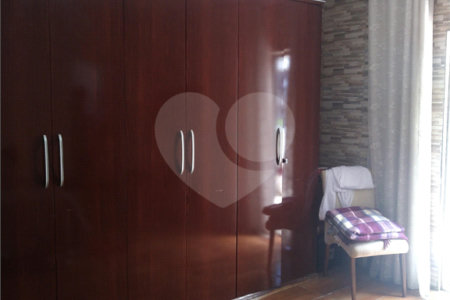 Casa à venda com 4 quartos, sendo 1 suíte, em Vila Pirajussara, São Paulo, SP