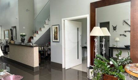 Casa à venda com 4 quartos, sendo 3 suítes,  no condomínio Vila Hípica I, Vinhedo - SP