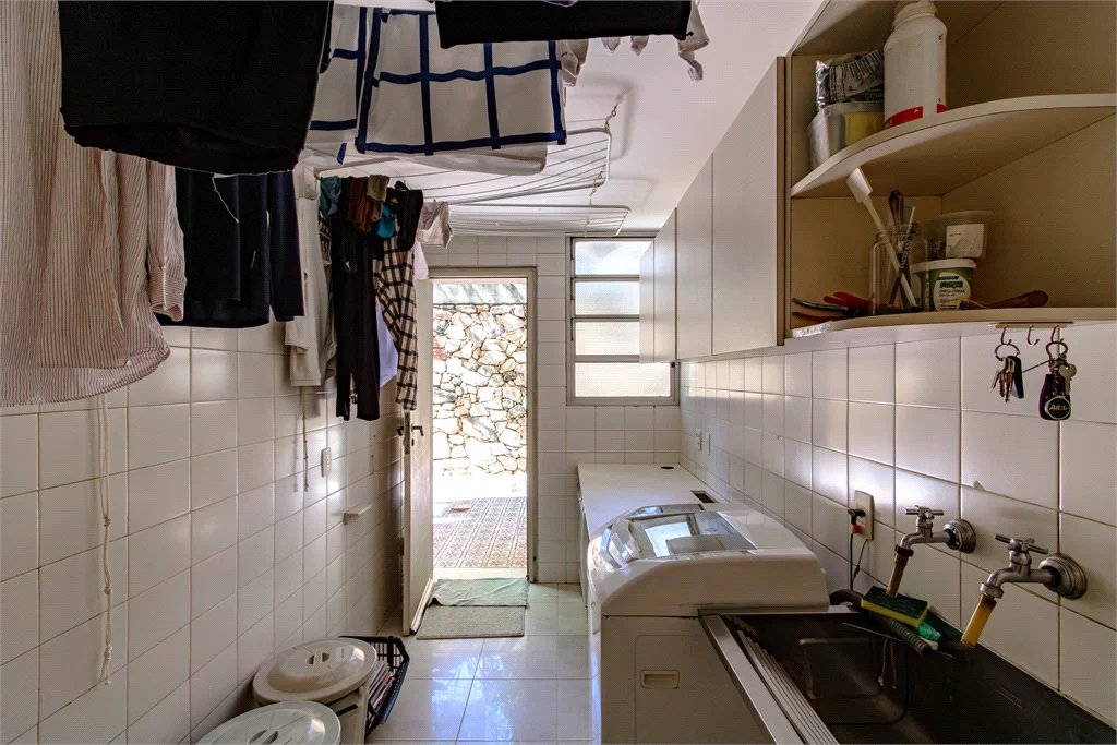 Casa à venda com 4 quartos, sendo 1 suíte,  em Jardim Leonor, São Paulo, SP