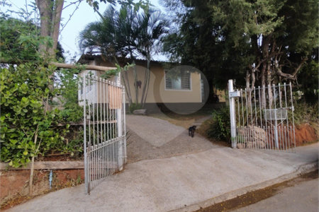 Chácara à venda com 4 quartos, sendo 1 suíte, em Vila Santa Helena, Atibaia, SP
