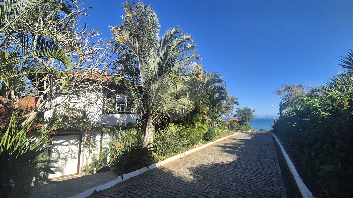 Casa em condomínio à venda com 4 quartos, sendo 3 suítes,  em Geribá, Armação dos Búzios, RJ