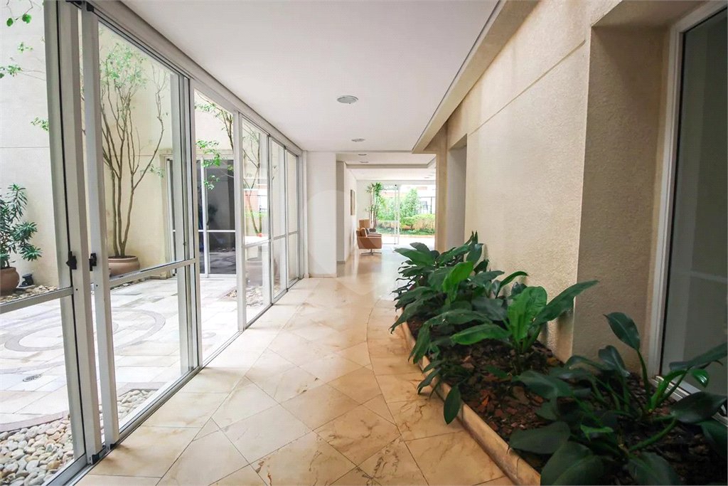 Apartamento à venda com 3 suítes em Real Parque, São Paulo, SP