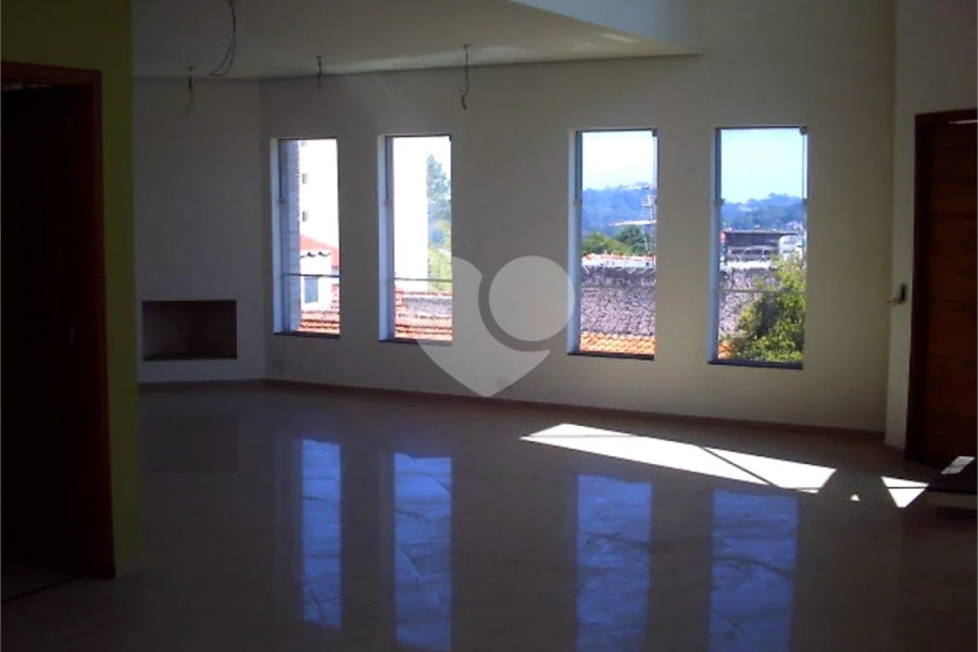 Sobrado à venda com 3 quartos, sendo 1 suíte, em Tremembé, São Paulo, SP