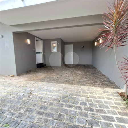 Casa Térrea à venda com 3 suítes em Interlagos, São Paulo, SP