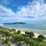 Apartamento Alto Padrão Frente Mar com 4 Dormitórios, 3 Suítes e 3 Vagas na Orla de Santos
