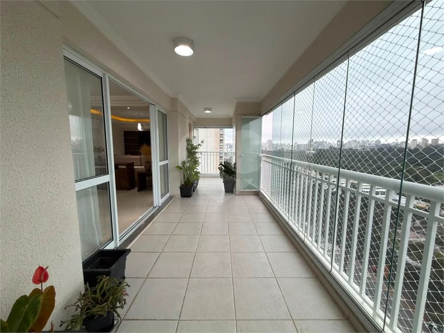 Apartamento à venda com 3 suítes em Jardim Marajoara, São Paulo, SP