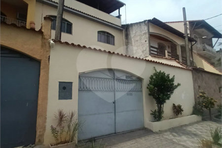 Casa à venda com 2 quartos, sendo 1 suíte, no condomínio Parque Central, Rio de Janeiro - RJ