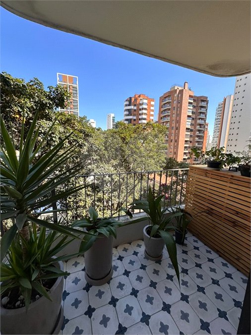 Apartamento para alugar com 3 quartos, sendo 2 suítes, em Moema, São Paulo, SP