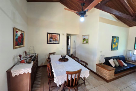 Chácara à venda com 4 quartos, sendo 1 suíte, em Cercadinho, Alambari, SP