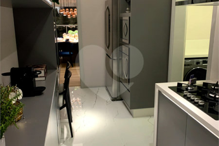 Apartamento à venda com 3 quartos, sendo 1 suíte,  em Vila Sofia, São Paulo, SP
