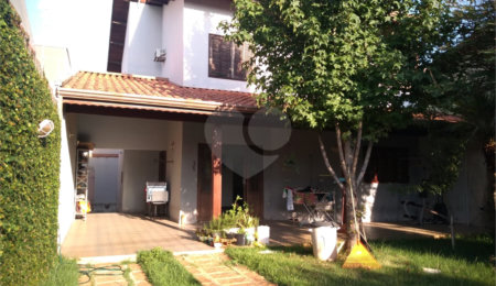 Sobrado à venda com 4 quartos, sendo 1 suíte,  em Jardim Regina, Indaiatuba, SP