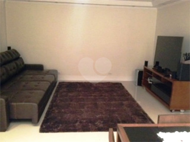 Casa à venda com 3 quartos, sendo 1 suíte,  no condomínio Residencial Água Fria, São Paulo - SP