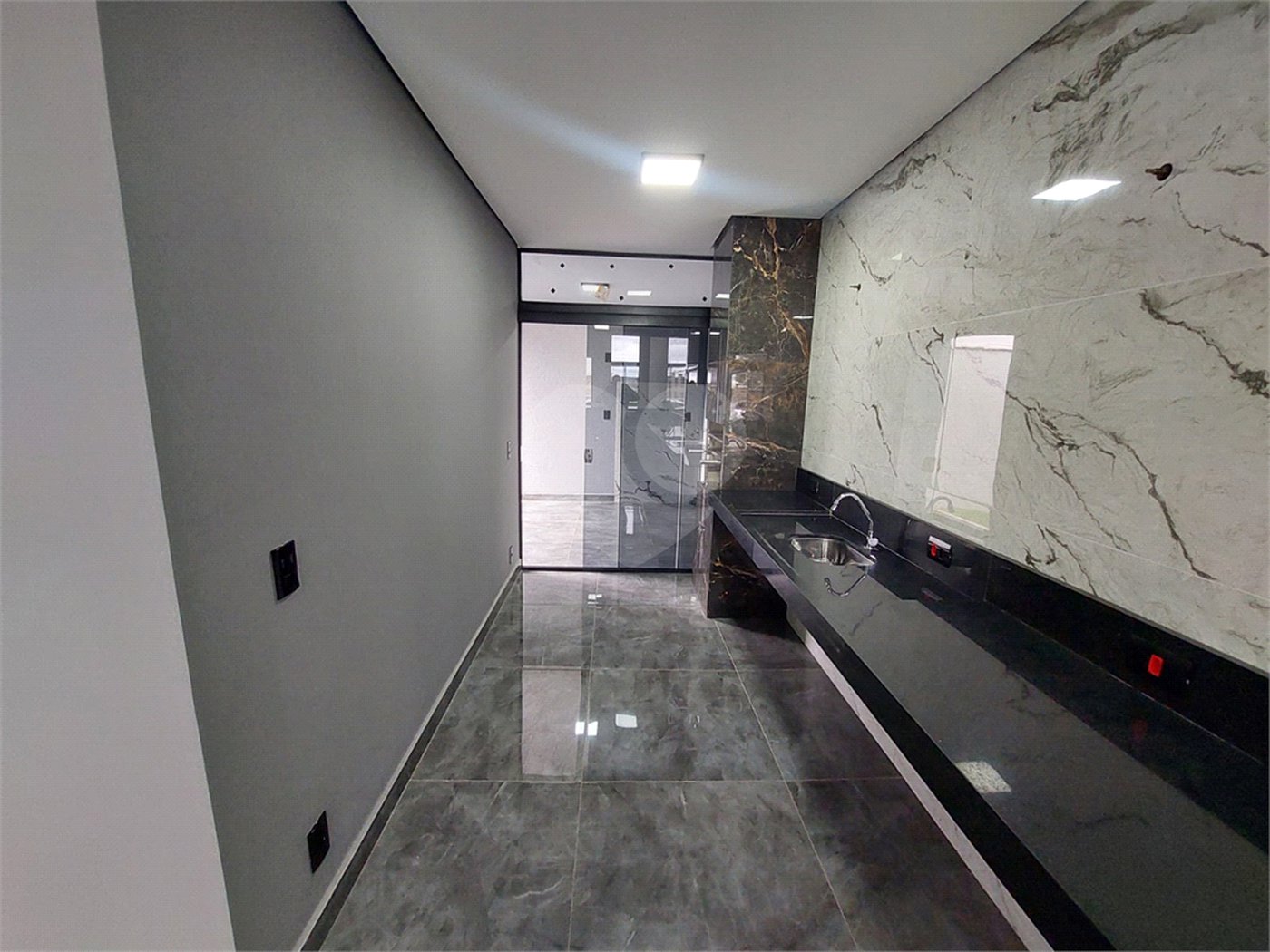 Casa à venda com 3 quartos, sendo 1 suíte, no condomínio Horto Florestal Villagio, Sorocaba - SP