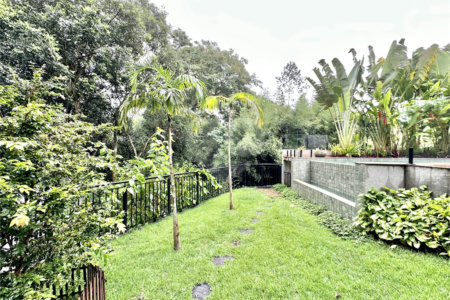 Casa à venda com 3 suítes no condomínio Reserva Santa Maria, Jandira - SP