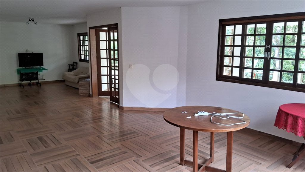 Casa à venda com 3 quartos, sendo 1 suíte,  no condomínio Alpes da Cantareira, Mairiporã - SP
