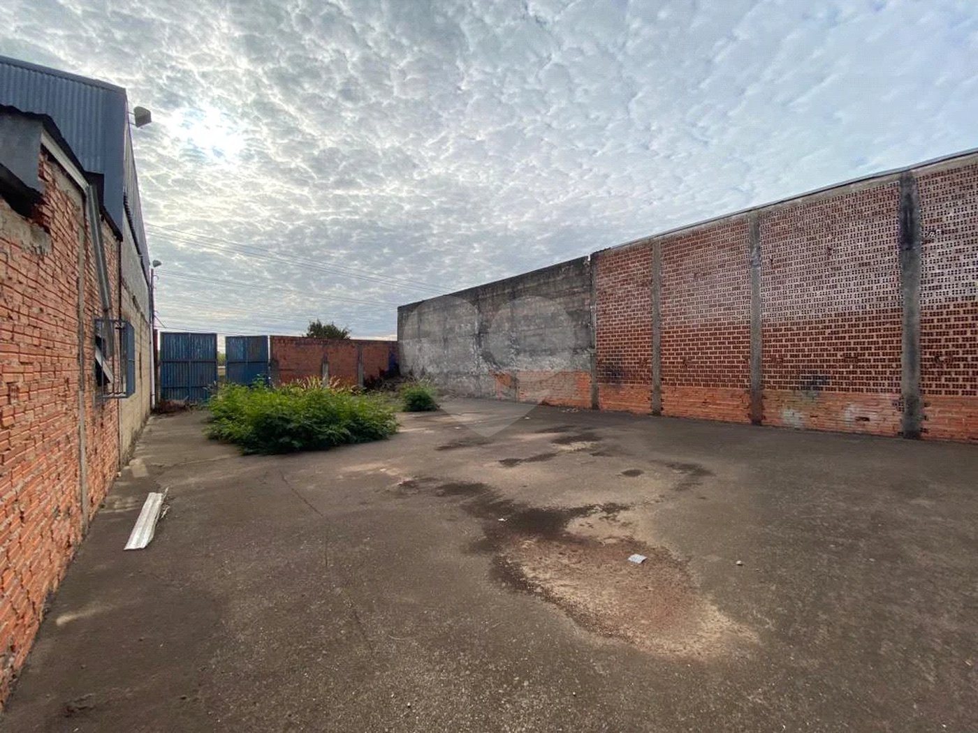 Terreno e Barracão comercial à venda ou locação, no bairro Santa Rosa - Piracicaba/SP.