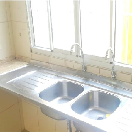 Sobrado à venda com 3 quartos, sendo 1 suíte,  em Cidade São Francisco, São Paulo, SP