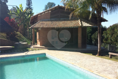 Casa à venda ou para alugar com 4 suítes no condomínio Residencial Vale das Laranjeiras, Indaiatuba - SP