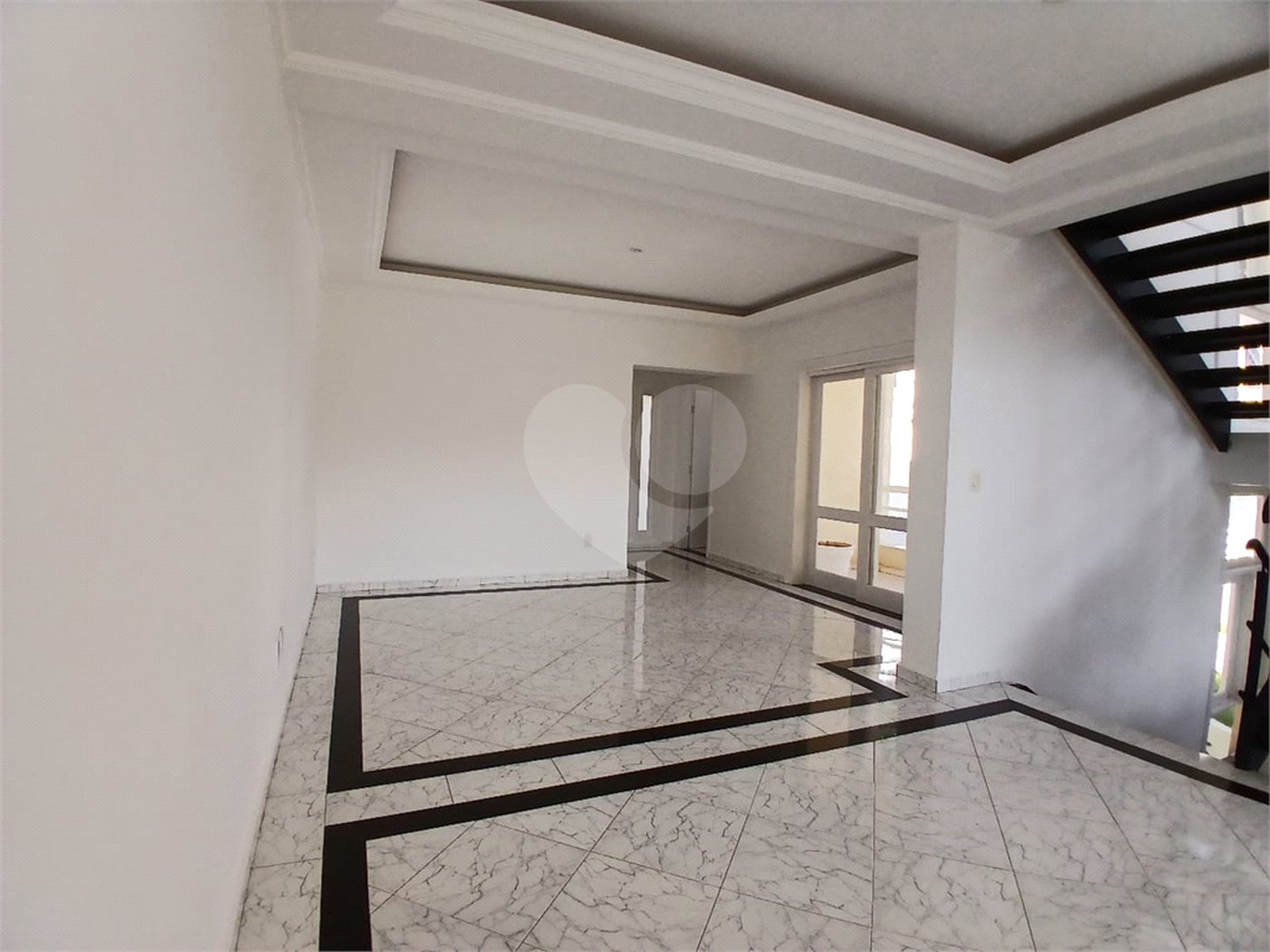 Casa à venda com 4 quartos, sendo 2 suítes, no condomínio Flamboyant, Atibaia - SP