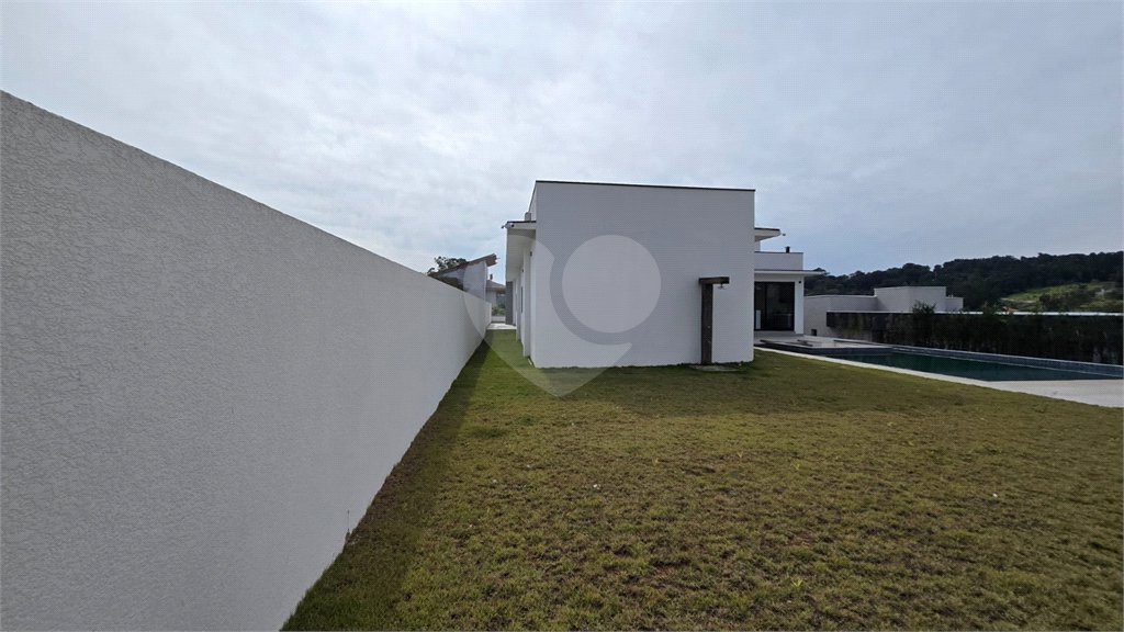 Casa à venda ou para alugar com 5 quartos, sendo 4 suítes,  no condomínio Equilibrium, Atibaia - SP