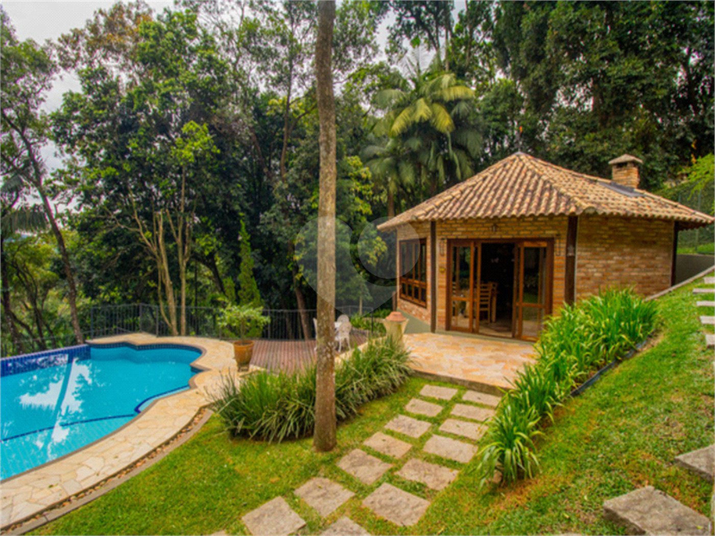 Casa à venda com 4 suítes no condomínio Alpes da Cantareira, Mairiporã - SP