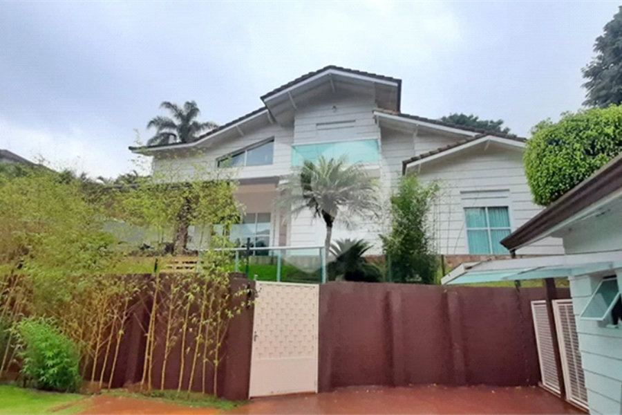 Casa à venda com 3 quartos, sendo 1 suíte, no condomínio Suíça da Cantareira, Mairiporã - SP