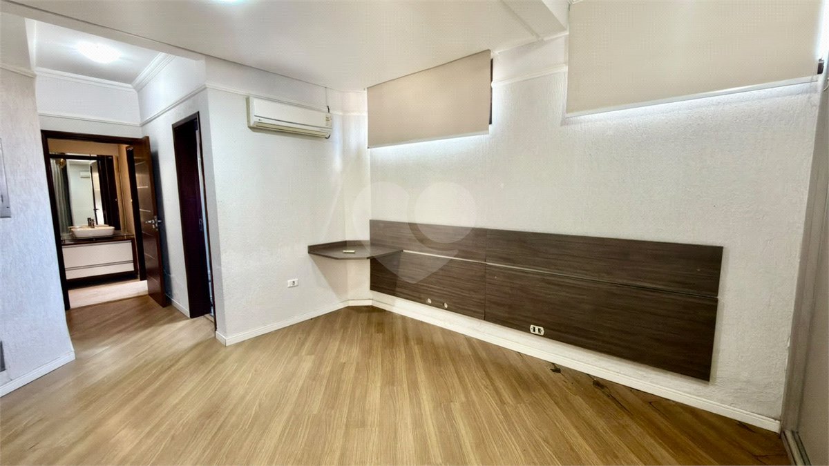 Casa à venda com 4 suítes no condomínio Parque Village Castelo, Itu - SP