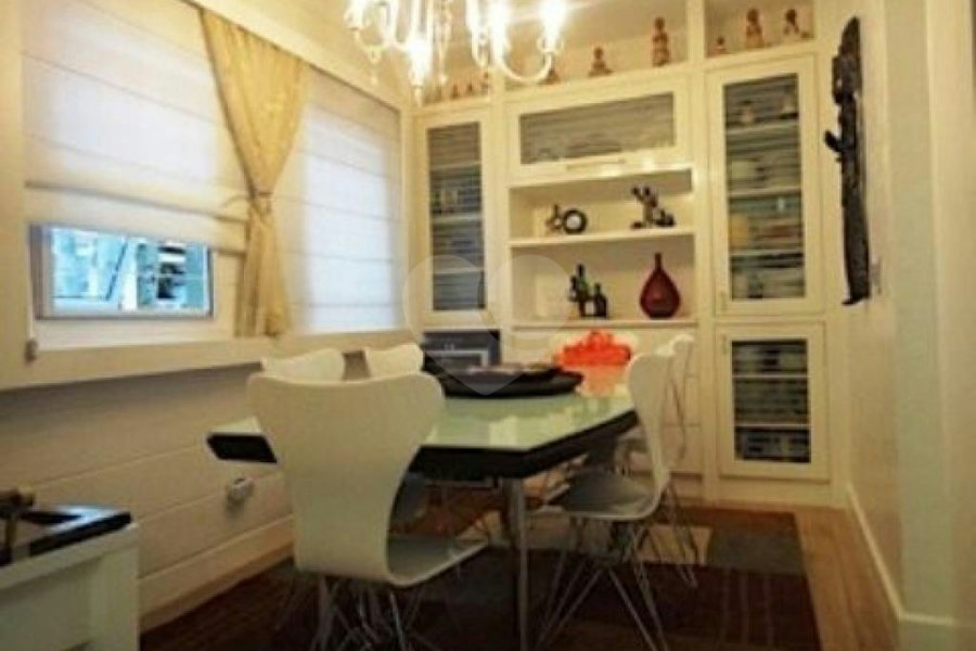 Casa à venda com 4 quartos, sendo 3 suítes, no condomínio Residencial Jardim Itatinga, São Paulo - SP
