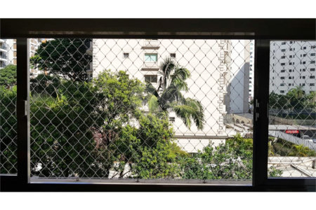 Apartamento à venda com 3 quartos, sendo 1 suíte, em Moema, São Paulo, SP