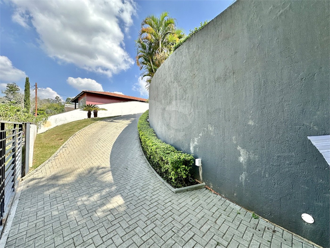 Casa à venda com 4 quartos, sendo 2 suítes,  no condomínio Granja Vianna II, Cotia - SP