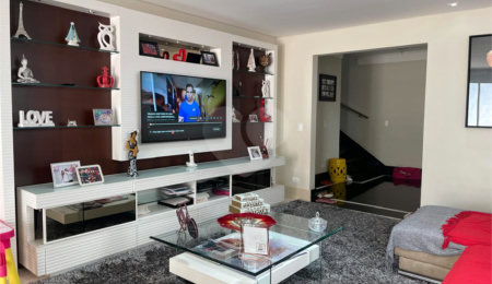 Casa à venda com 4 quartos, sendo 2 suítes,  no condomínio Village Place, São Paulo - SP