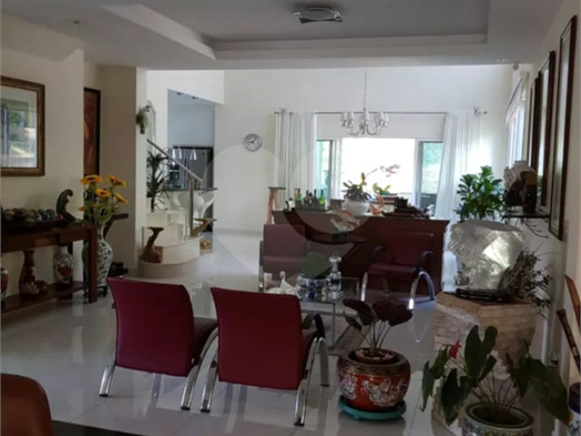 Casa à venda com 4 suítes no condomínio Monte Samkhya, Serra Negra - SP